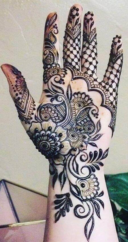 combo of arabic and marwari mehndi designs.