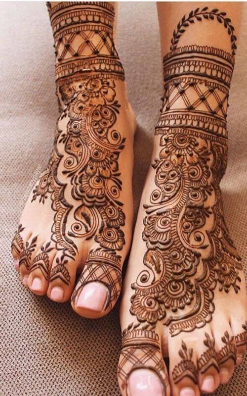 Simple Arabic pattern for bridal Mehndi Designs