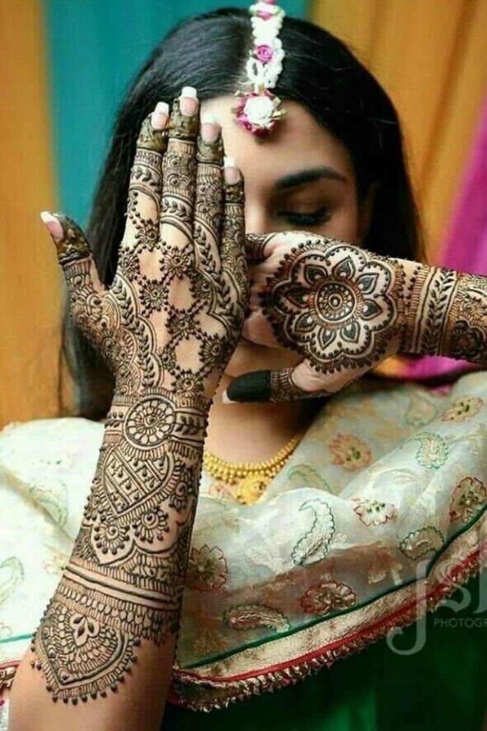 Simple Experssion Bridal with mehndi