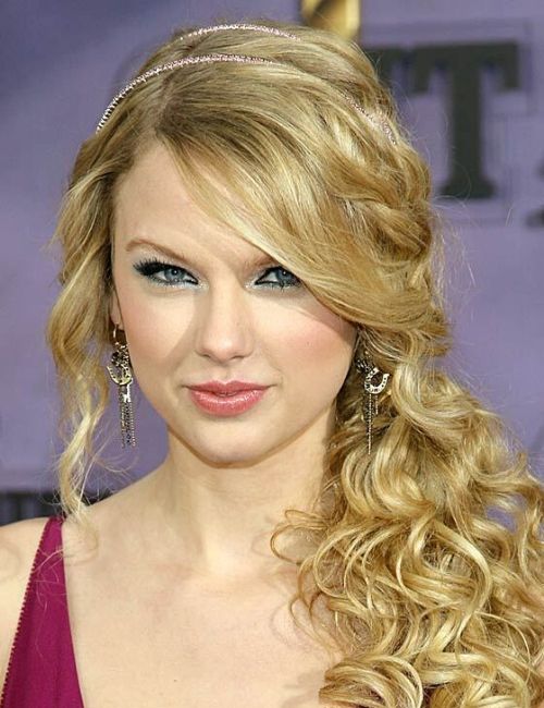 Taylor Swift Side Curly Ponytail