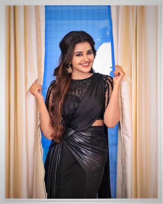anupama in Black saree