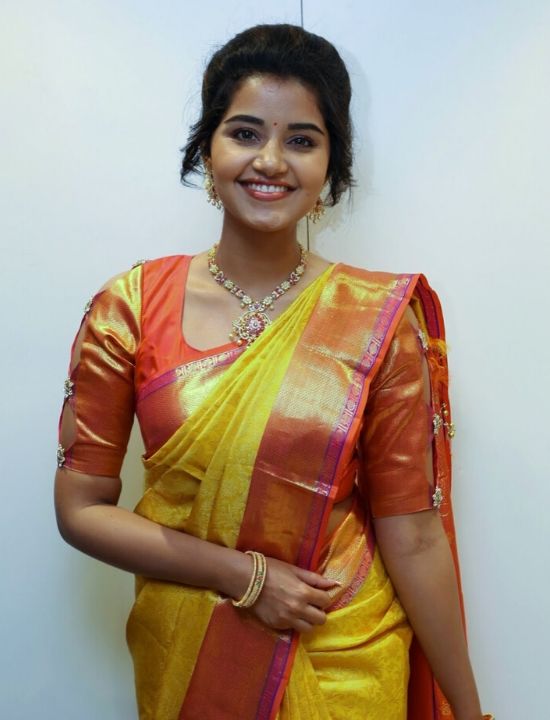 anupama parameswaran in gadwal saree
