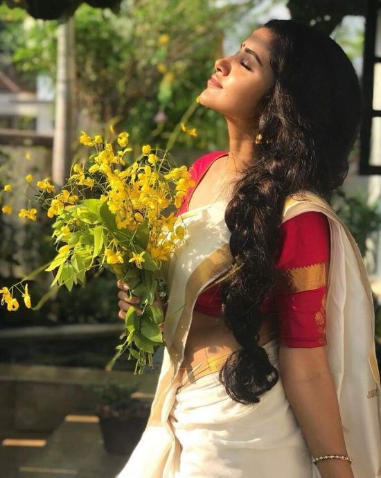 anupama parameswaran in kerala saree
