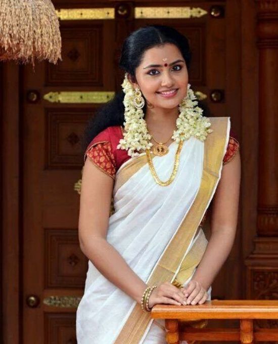 anupama in white saree