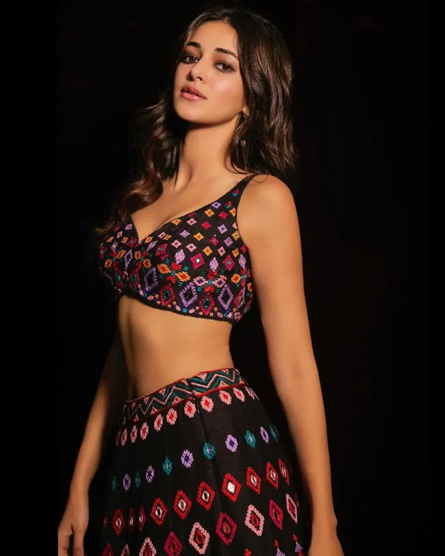 Ananya-Panday-black printed lehenga